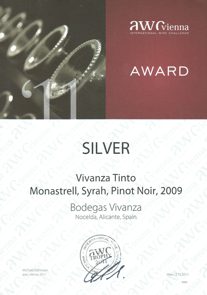 Diploma concedido en la feria «International Wine Challenge – AWC-Vienna 2011». Galardonado con la medalla de plata por el vino tinto “VIVANZA”.